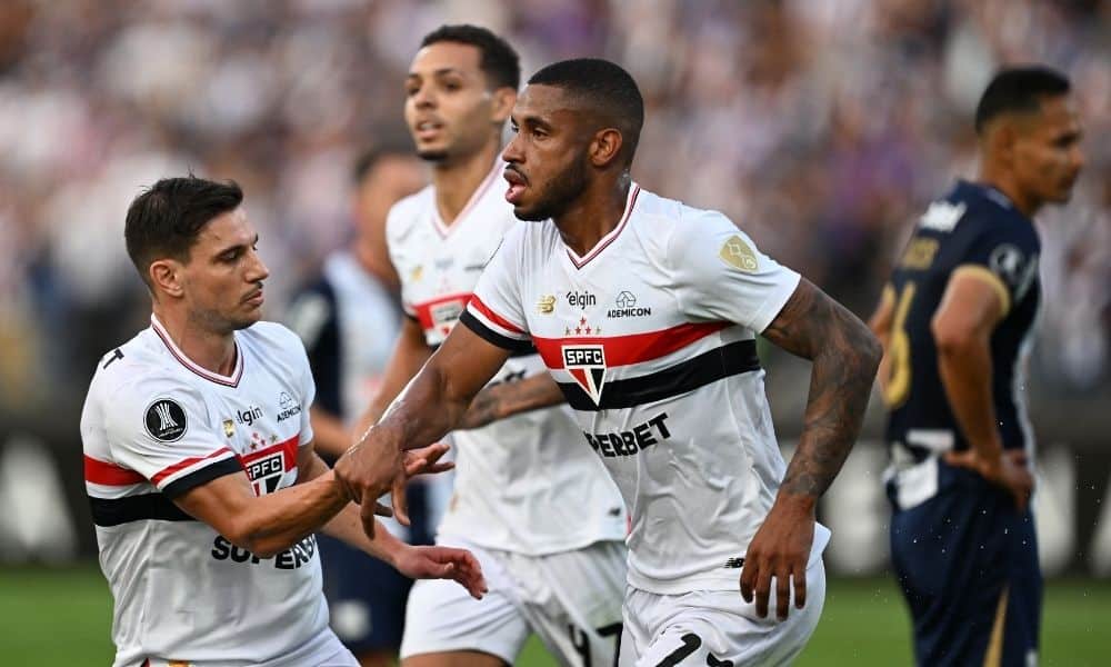 São Paulo Dispara Rumo à Libertadores: Dois Gols Explosivos de André Silva!