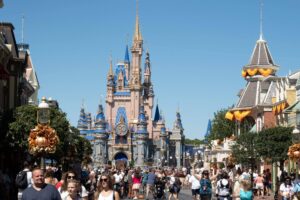 Suspensão Choque: Disney Limita Funcionários Venezuelanos nos EUA!