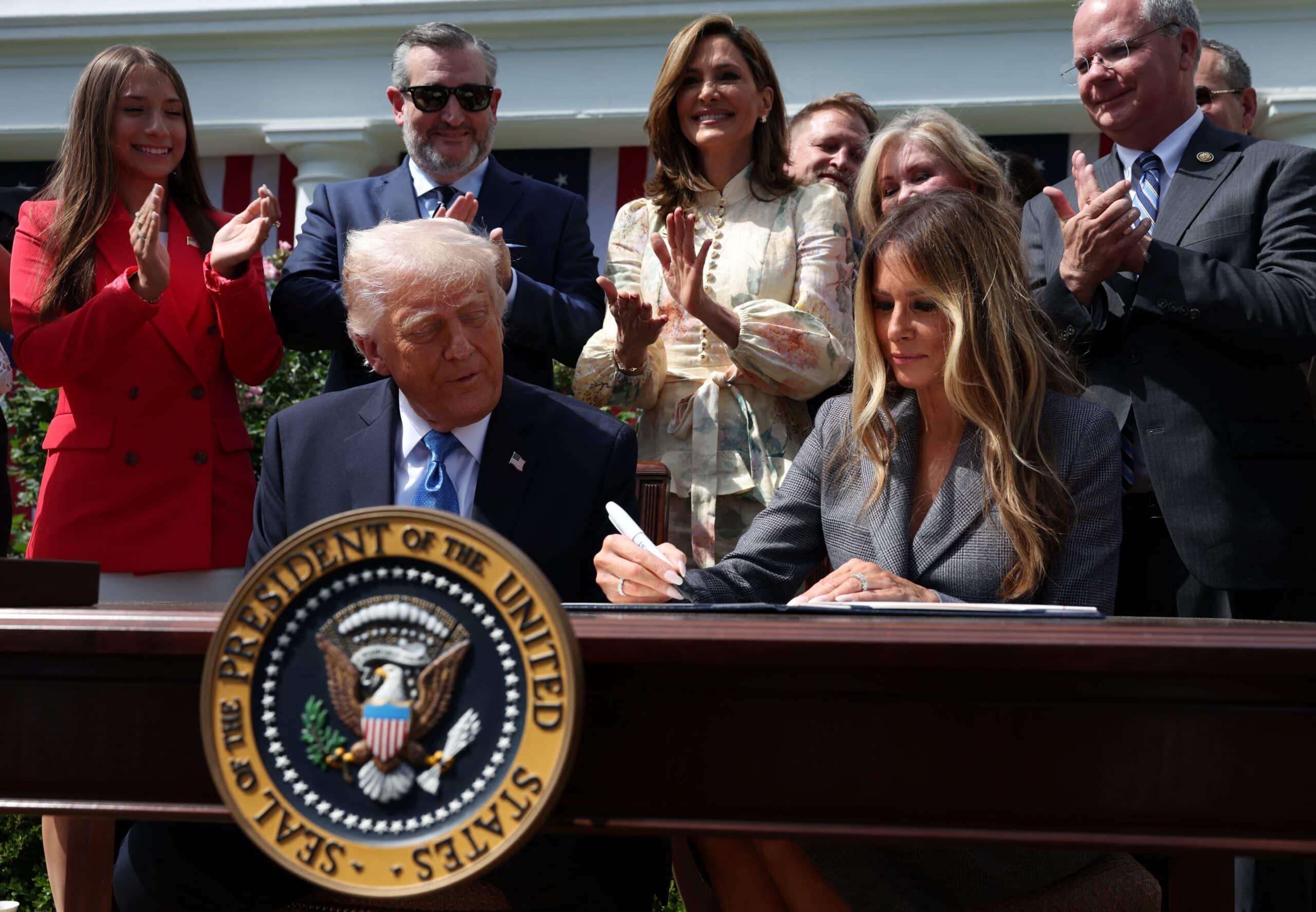 TRUMP FURTA A CENSURA: Nova Lei PUNE 'Pornografia de Vingança' e Deepfakes Sem Perdão!