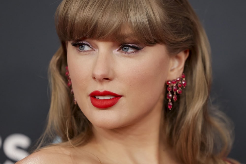 Taylor Swift CONQUISTA de volta seus clássicos! A REVOLTA na indústria da música!