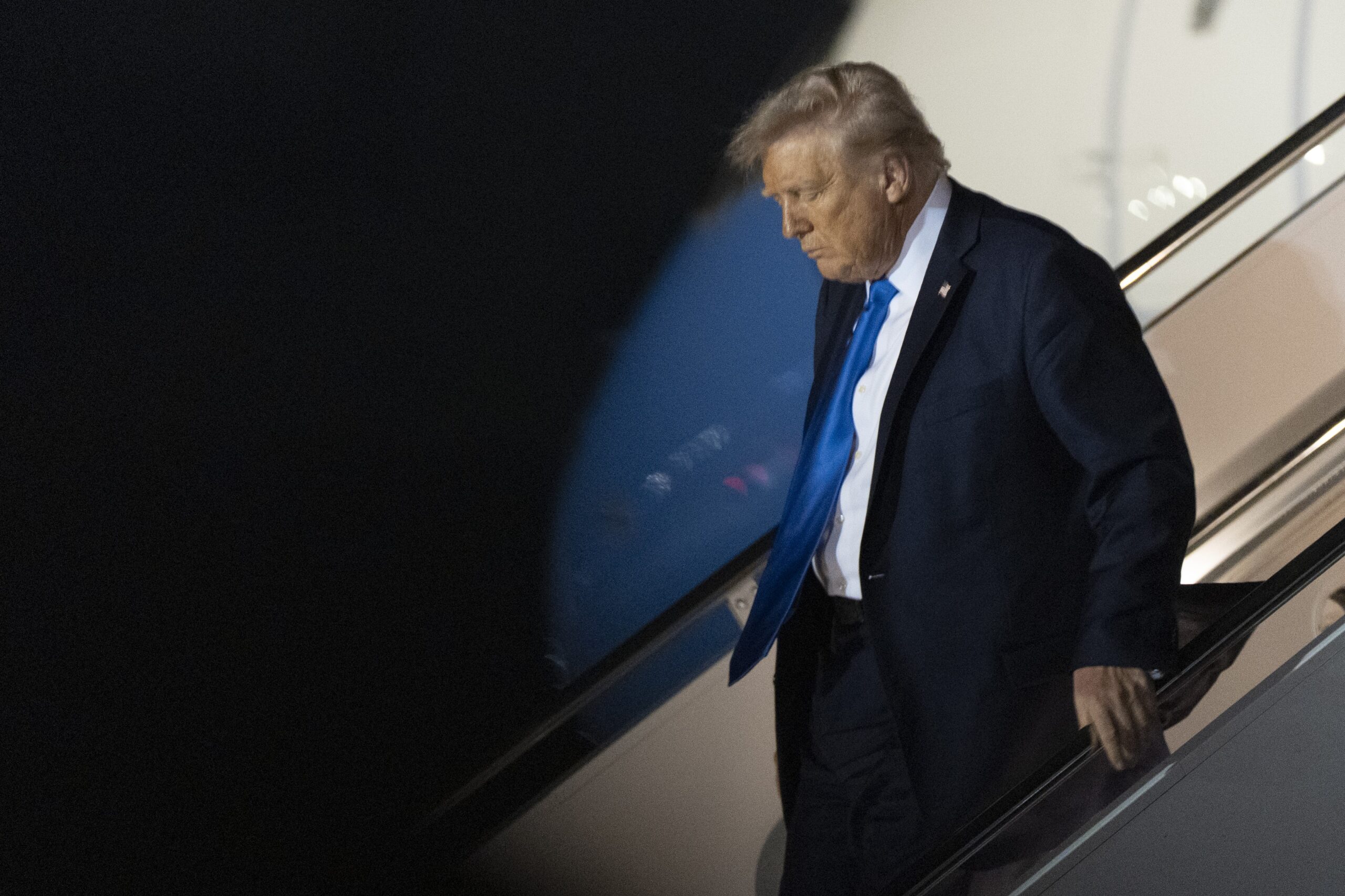 Trump FICA COM POWELL: A Decisão CHOCANTE que Pode Abalar a Economia!