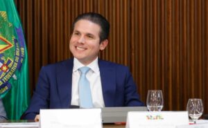 UAU! Hugo Motta Lança Grupo Secreto para Revolucionar a Reforma Administrativa!
