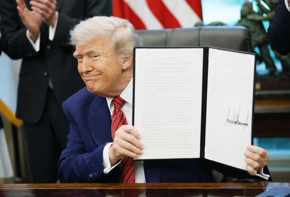 URGENTE: Corte dos EUA REVERTE Decisão e TRAZ de Volta o 'TARIFAÇO' de Trump!