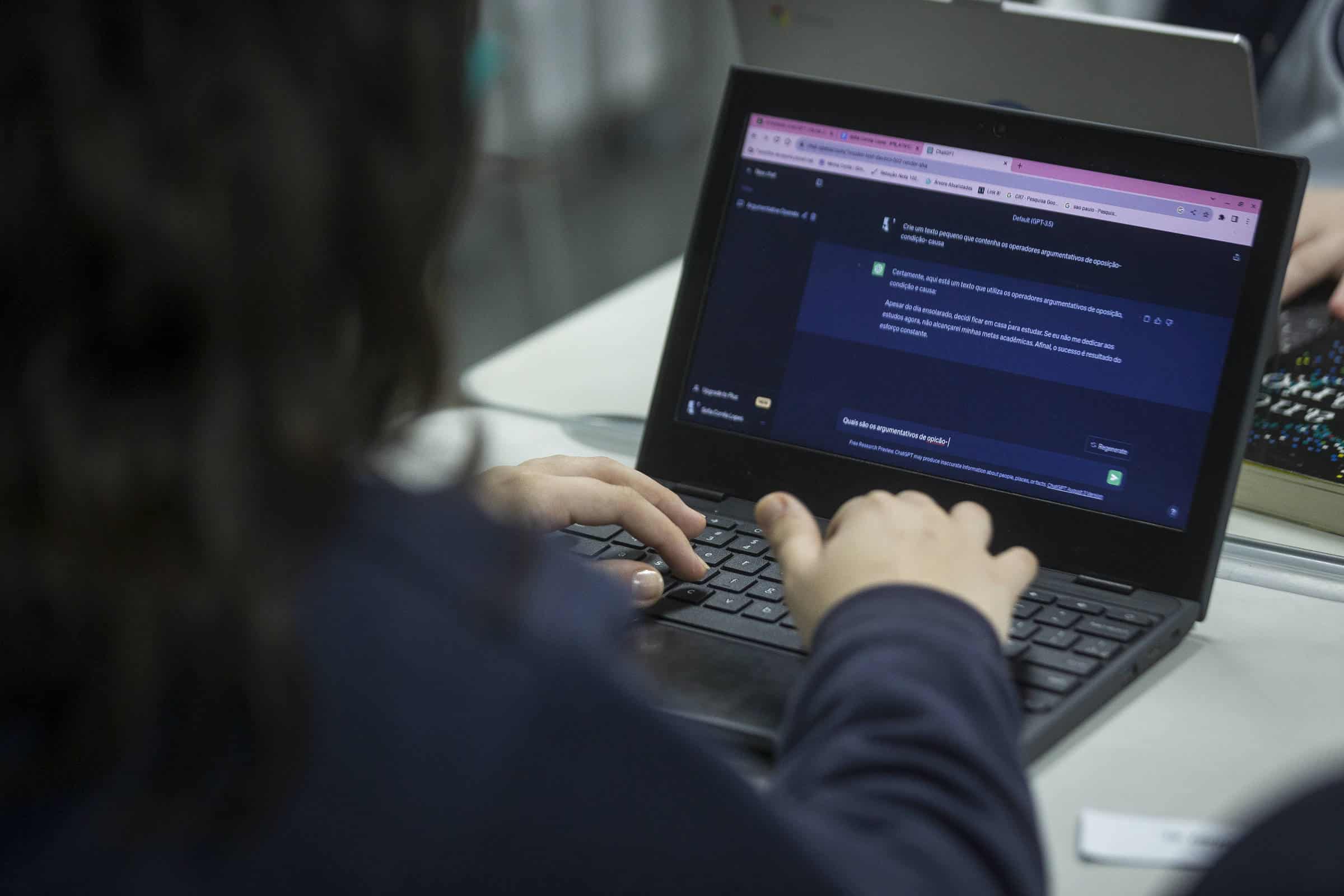 URGENTE: EAD LIBERA AULAS AO VIVO PARA FORMAR PROFESSORES - TIROTEIO DE POLÊMICA À VISTA!
