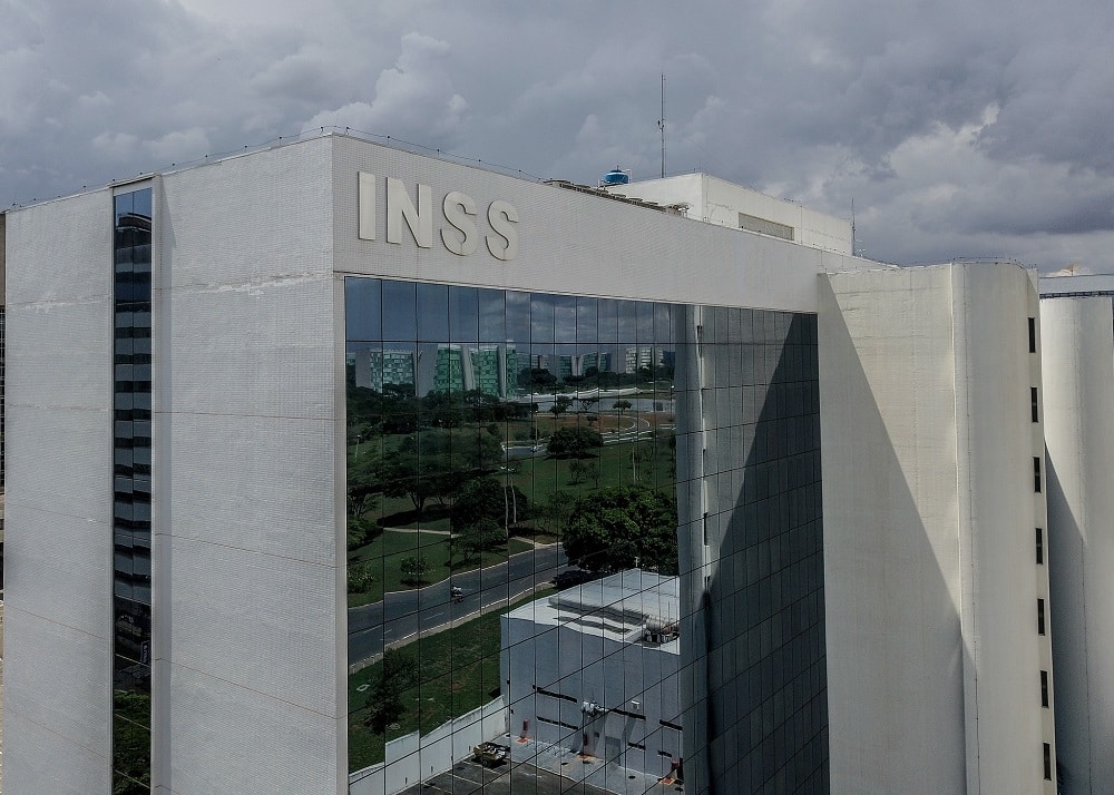 🔴 URGENTE: Esquema CHOCANTE! Fraudadores Manipulavam Biometria para Descontos no INSS! Descubra os Detalhes! 🔴