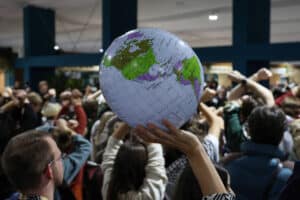 URGENTE: IDH Global desaba para o pior nível em 35 anos! ONU em Alerta Máximo!