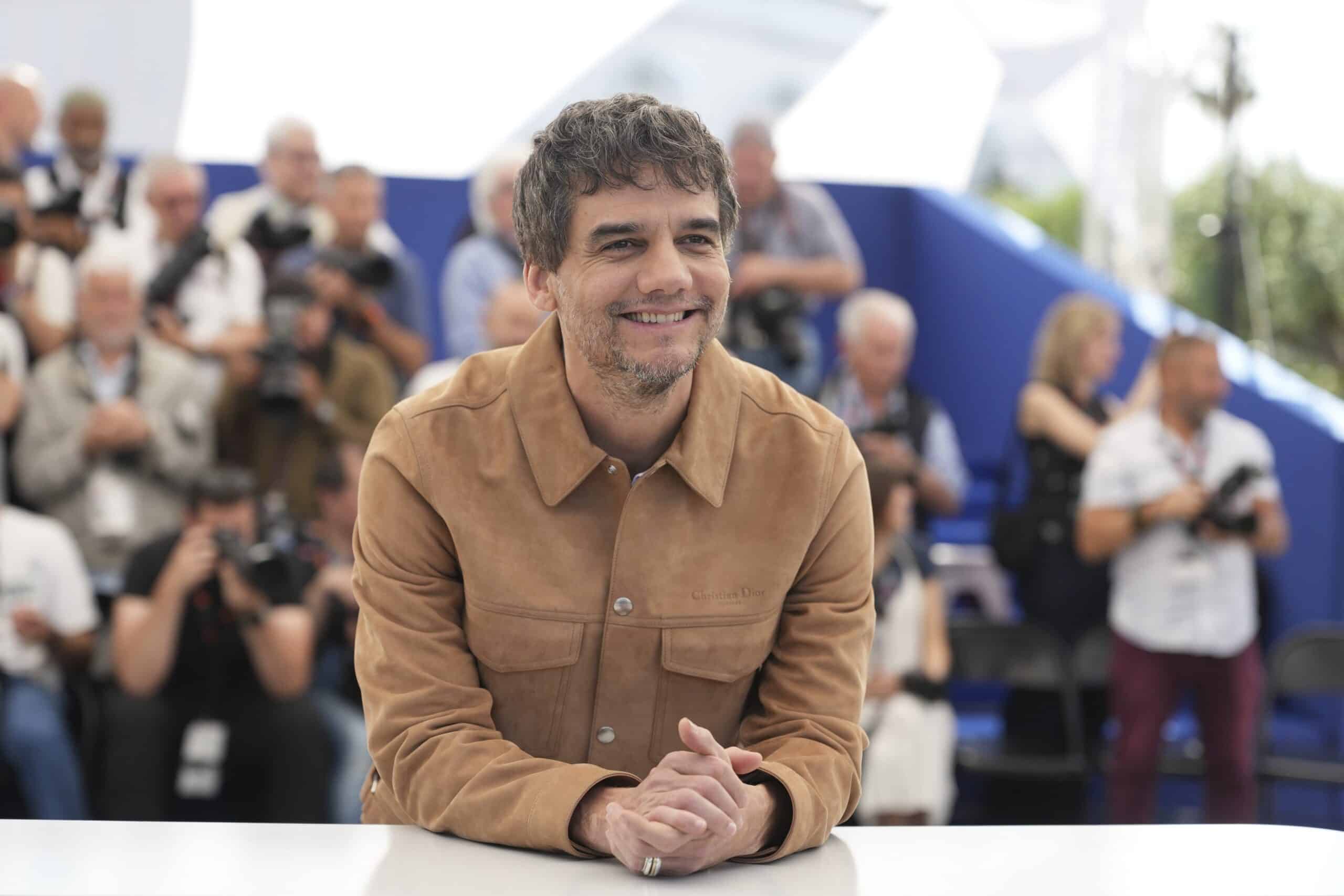 Wagner Moura SURPREENDE ao Celebrar Vitória em Cannes com Grande LIVE! Veja a Reação!