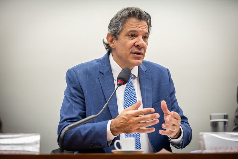 ALARMANTE: Brasil RUMANDO para um DEFICIT PRIMÁRIO de R$ 83,1 bilhões em 2025!