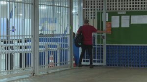 ALERTA TOTAL: GREVE DOS PROFESSORES DESLOCA A EDUCAÇÃO NO DF – MAIS DA METADE DAS ESCOLAS PARALISADAS!
