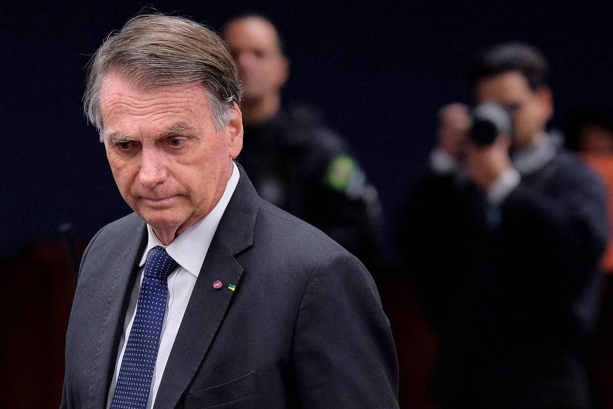 Bolsonaro Tenta Desviar Culpa: Retórica ou Desespero?