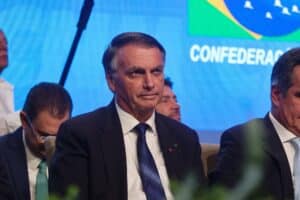 Bolsonaro em Alerta: Eleição sem Ele é um Golpe na Democracia!