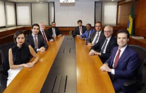 Bomba Econômica: Selic Dispara para 15%, o Pior em Duas Décadas!