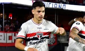 Bomba! Jogador do São Paulo Penalizado por Xenofobia CHOCANTE na Libertadores!