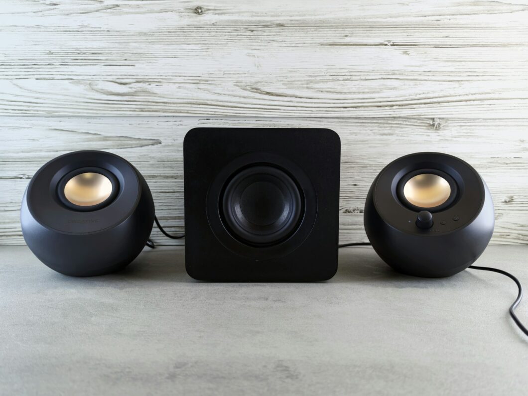 CAIXA DE SOM, HOME THEATER OU SOUNDBAR? DESCUBRA QUAL É A EXPLOSIVA MELHOR OPÇÃO PARA SUA CASA!