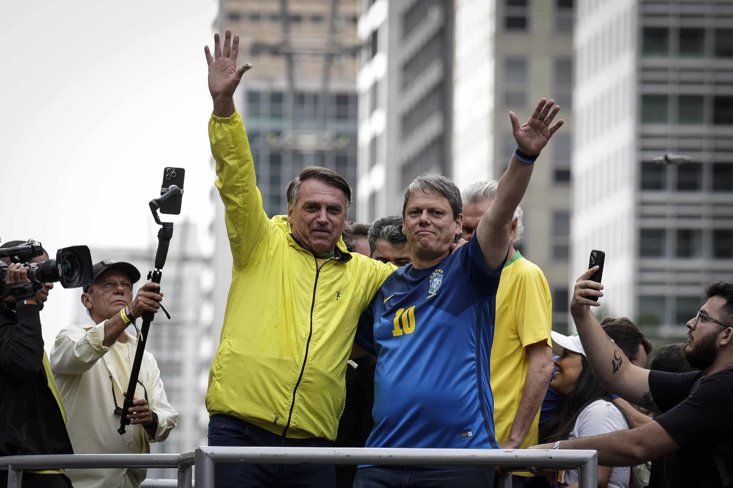 CRISE À VISTA: Tarcísio RUMO a Bolsonaro para Evitar DESASTRE em 2026!