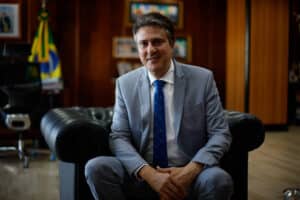 Camilo Santana em Alerta Máximo: 'Educação Não Pode Ser Corte!' – Congresso, Escute o Clamor!