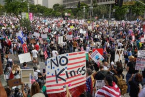 Caos e Conflito: Desfile de Trump se Torna Palco de Violência pelo País!