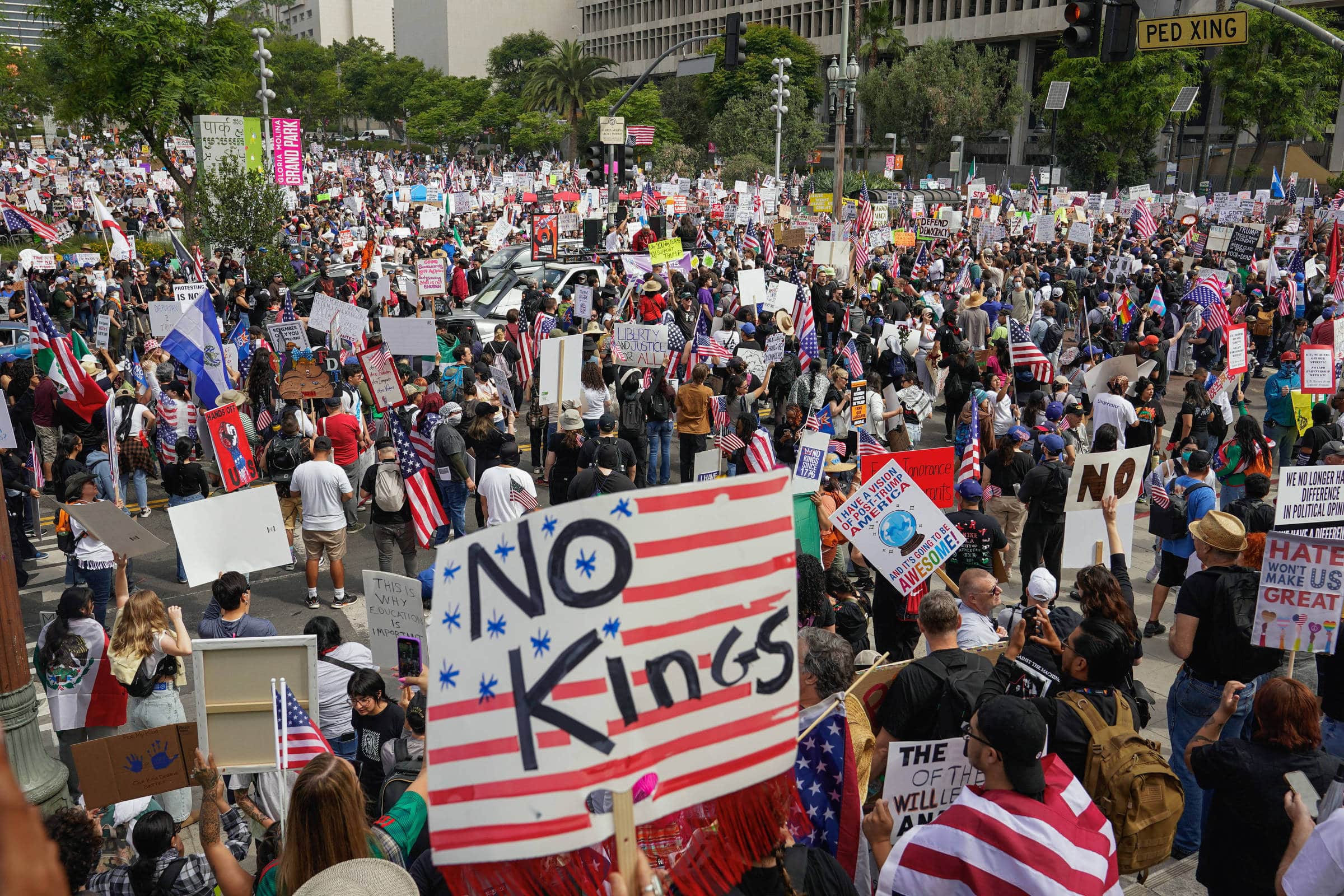Caos e Conflito: Desfile de Trump se Torna Palco de Violência pelo País!