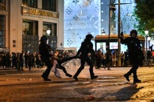 Caos em Paris: Celebração do PSG na Champions Acaba em Prisões e Pancadaria!