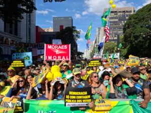 Caos na Paulista: Multidão Ataca STF e Exalta Bolsonaro!
