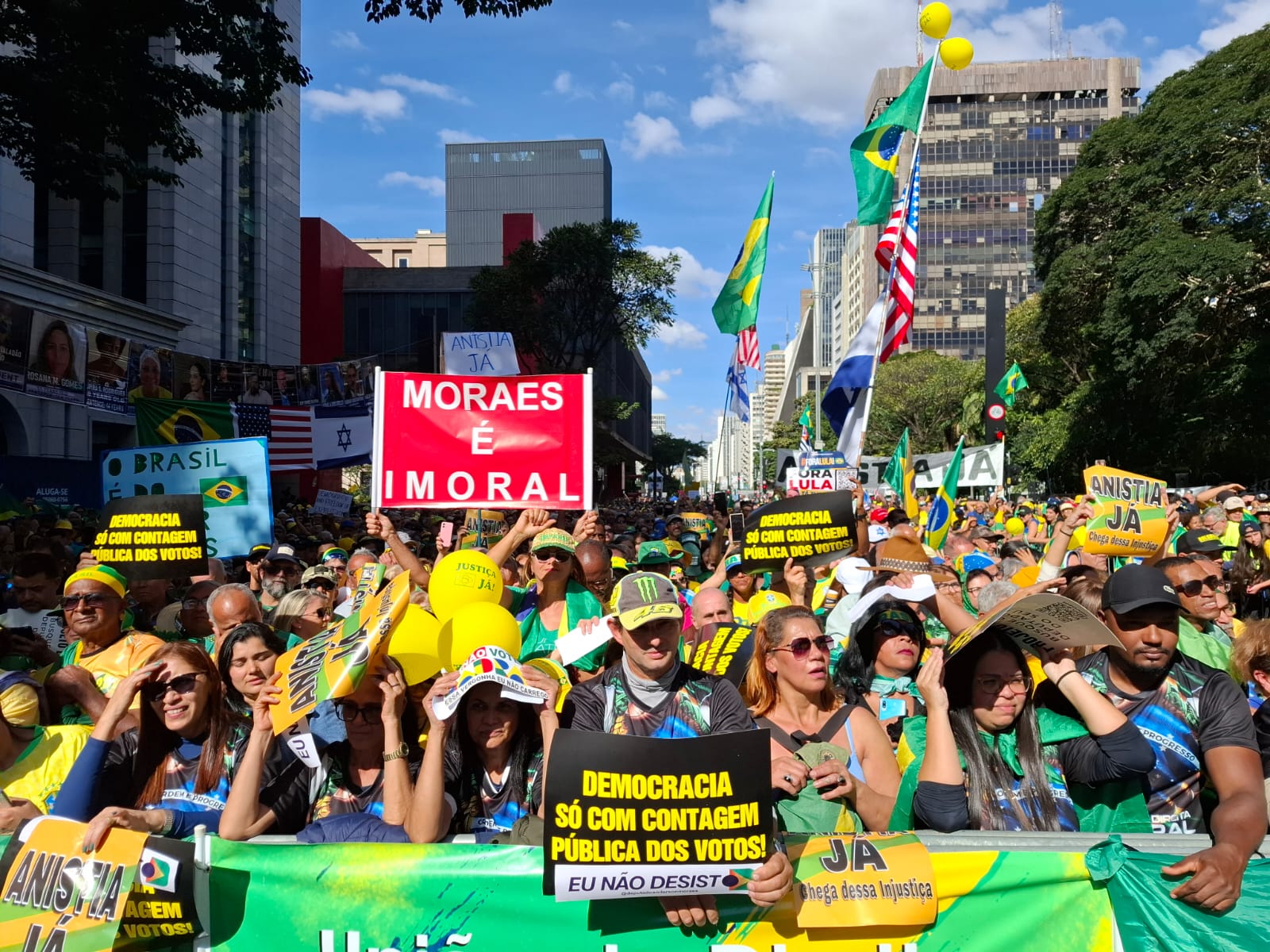 Caos na Paulista: Multidão Ataca STF e Exalta Bolsonaro!