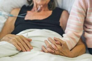 Chocante Decisão: Parlamentares Britânicos Liberam Morte Assistida!
