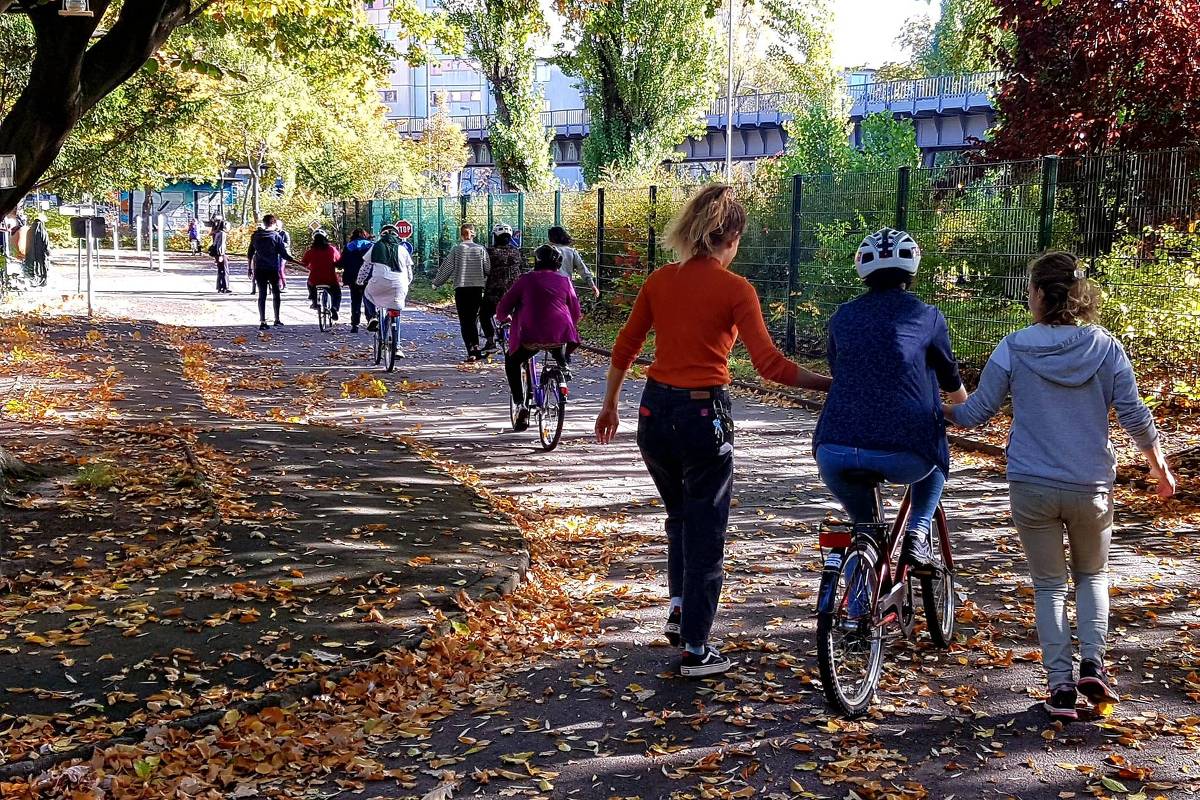 Choque na Alemanha: ONG Revoluciona Vida de Imigrantes ao Ensinar a Andar de Bicicleta!