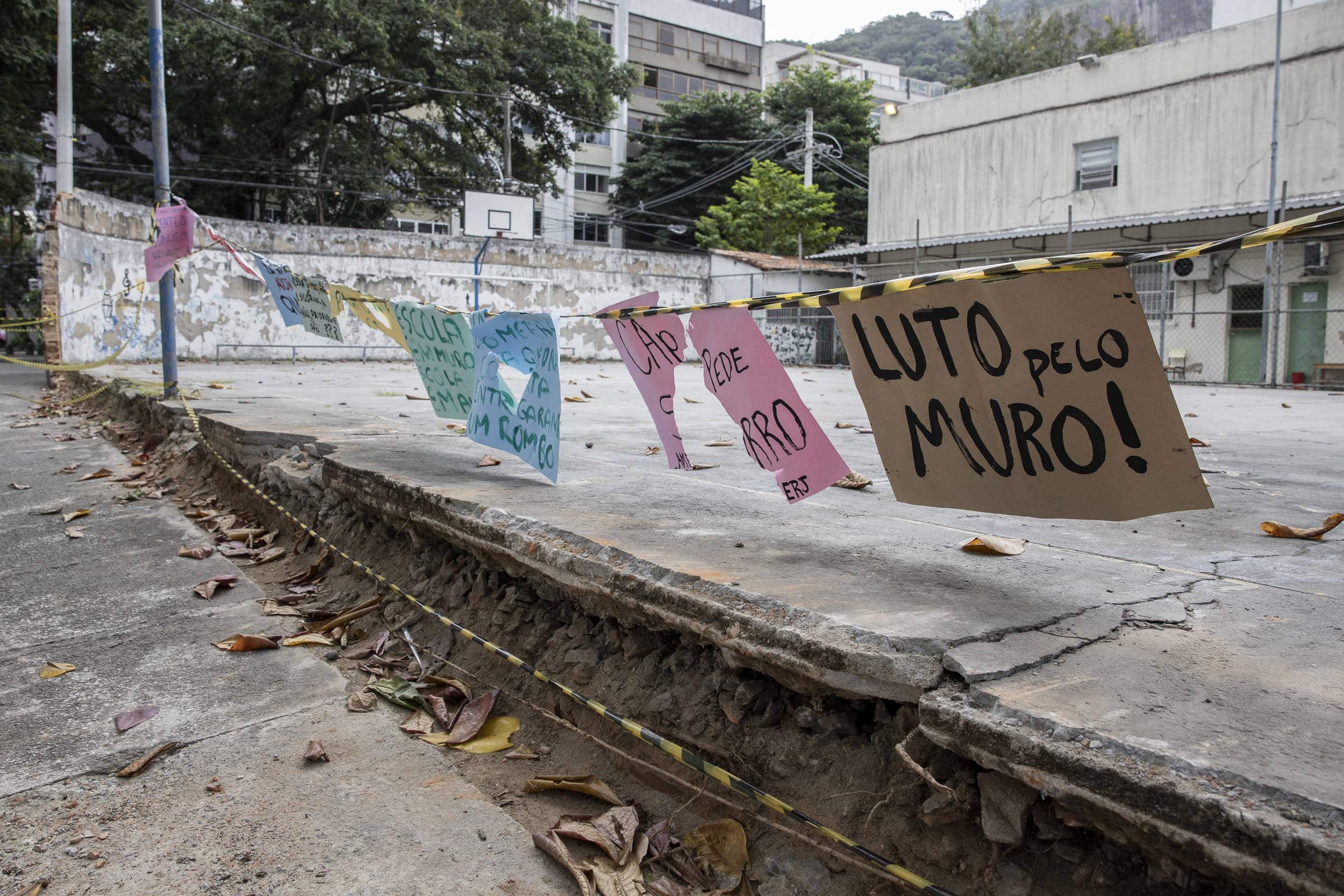 Colégio da UFRJ em Caos: Muro Desaba e Deixa Alunos em Pânico!