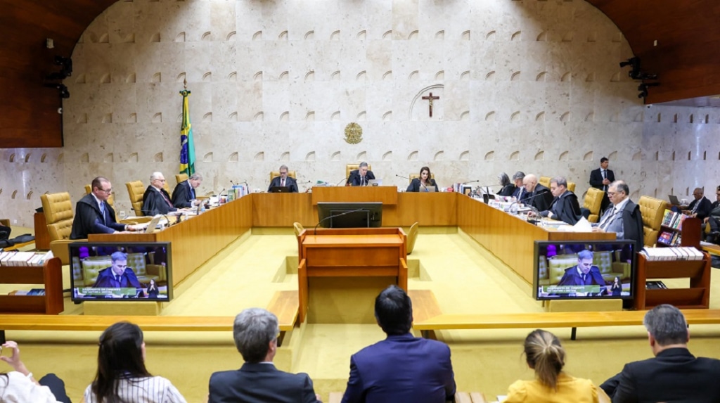 Congresso em Fúria: Redes Sociais na Mira da População!