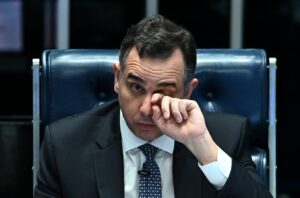 Congresso em Queda Livre: Judiciário Dominando o Jogo!