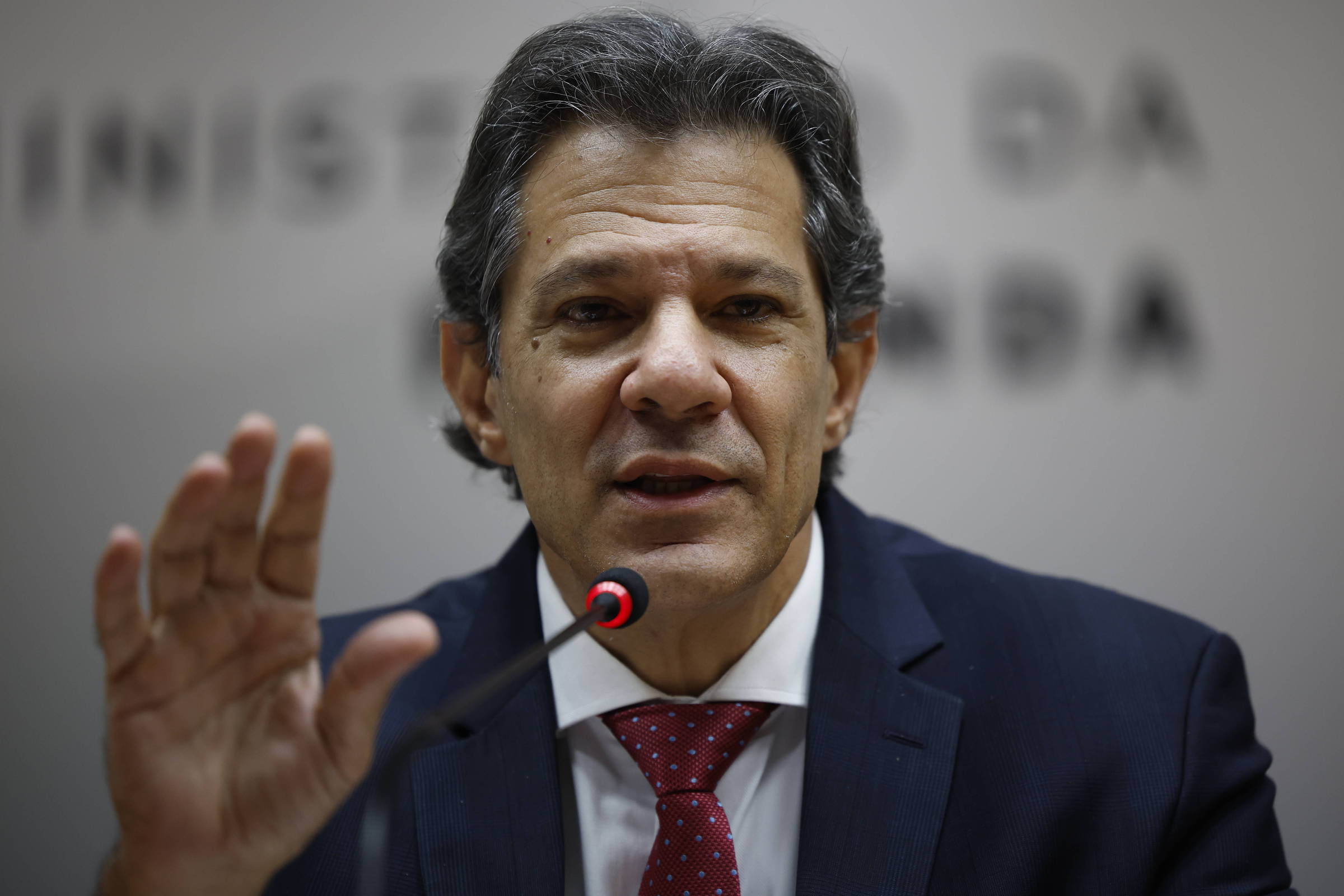 Crise nas Finanças: Dólar e Bolsa em Colapso! Veja os Números Agora!