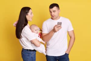 “Desaparecimento Familiar: O Perigo do Celular Que Separa Pais e Filhos!”