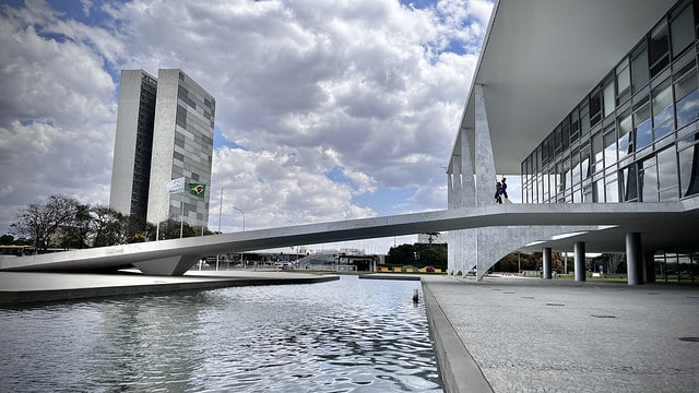 Dívida Pública à Beira do Colapso: Uma Explosão até 2035!