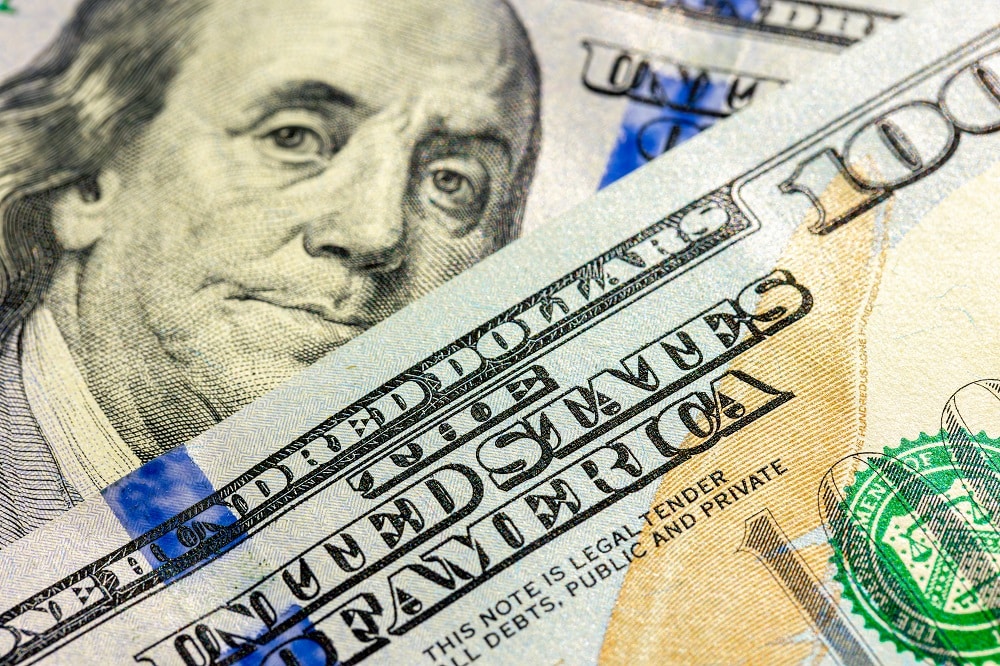 Dólar Surpreende e Despenca a R$ 5,48 Enquanto Ibovespa Afunda Abaixo dos 137 mil!