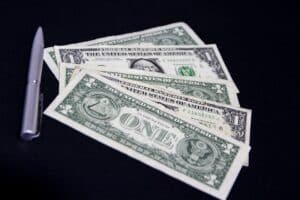 Dólar em Colapso: A Balança entre Conflitos no Oriente Médio e Crise Política no Brasil!