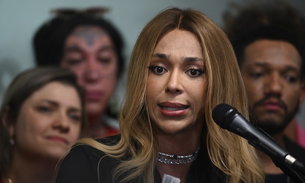 ESCÂNDALO! Deputado de SP Denuncia Erika Hilton por Indicar Maquiadores como Assessores!
