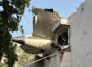 ESCÂNDALO: Incêndio em Prédio na Índia NÃO É Ligado a Queda de Avião! Veja a Verdade CHOCANTE!