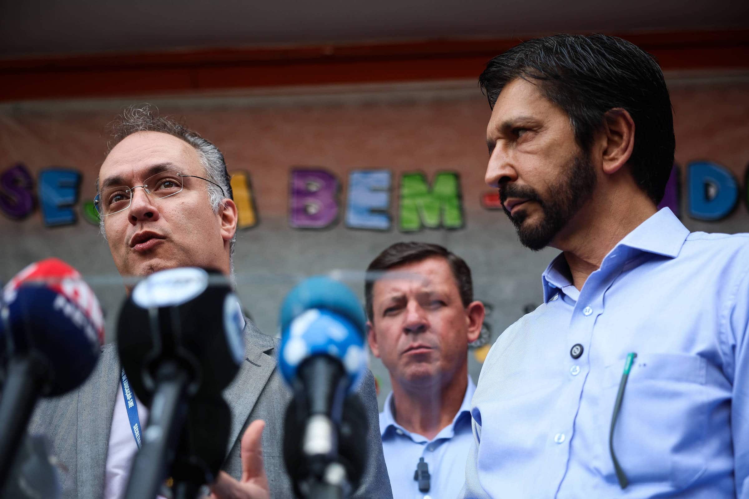 ESCOLA PRIVATIZADA EM ALERTA: Professores em CHAMAS de Urgência!