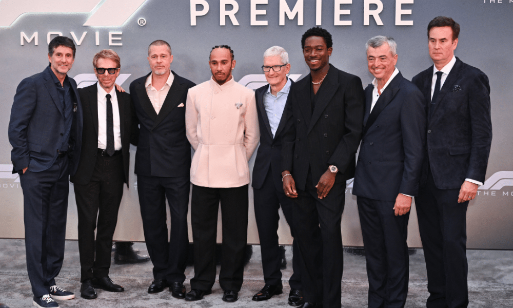 “EXCLUSIVO! Lewis Hamilton Chocante: ‘F1 e Cinema Juntos em Filme Surpreendente com Brad Pitt!’”