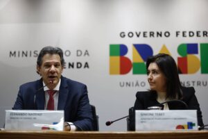 Escândalo Revelado: Dinheiro Público Desperdiçado em Meio a Crise!