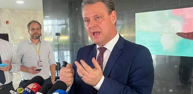 Escândalo Revelado: Fávaro Alega que Montenegro Nunca Deixou a Granja!