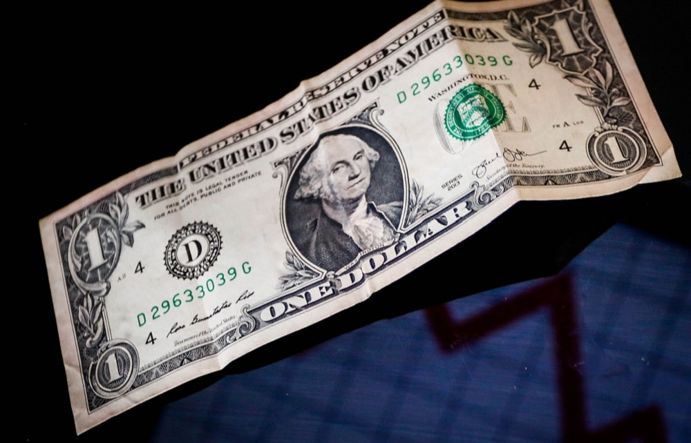 FUGA DO DÓLAR! Cotação despenca para R$ 5,56 enquanto Ibovespa alcança MÍNIMO CHOCANTE!