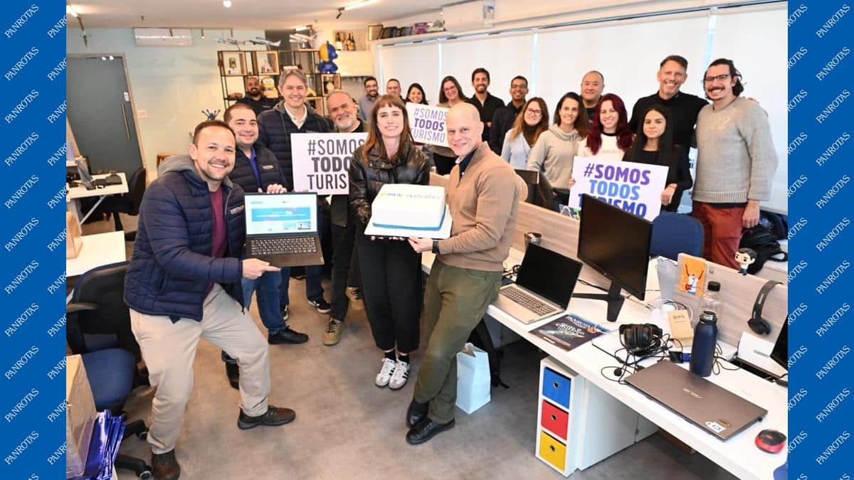 Festa Surpreendente: Portal PANROTAS Celebra 25 Anos com Glamour e Estilo!