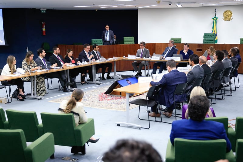 Governo Faz Promessa Bombástica: 1,8 Milhão de Aposentados Receberão Grana em Julho!