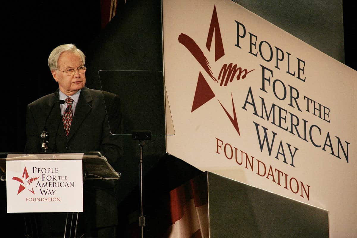 LUTO NO JORNALISMO: Morre Bill Moyers, ÍCONICO VETERANO aos 91 Anos!