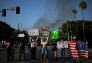 Los Angeles em Chamas: Protestos Explodem no Coração dos EUA!