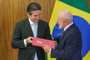 Lula Causa Polêmica Ao Elogiar Motta e Ignorar Críticas Explosivas Sobre o IOF!