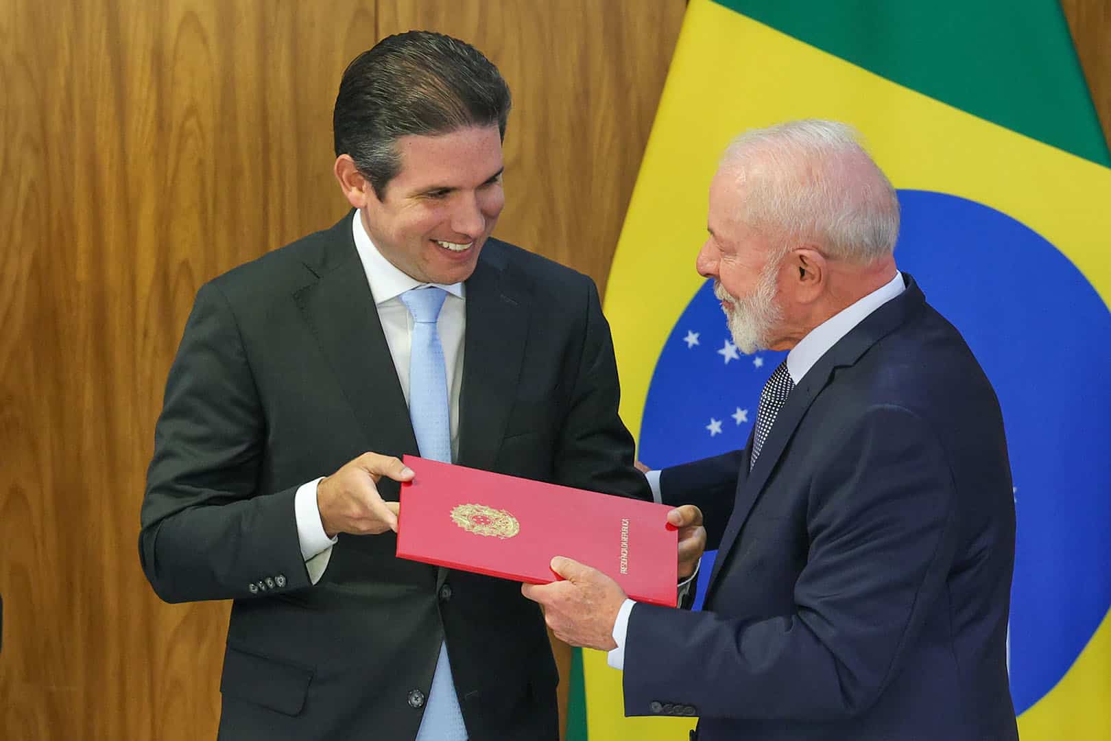 Lula Causa Polêmica Ao Elogiar Motta e Ignorar Críticas Explosivas Sobre o IOF!