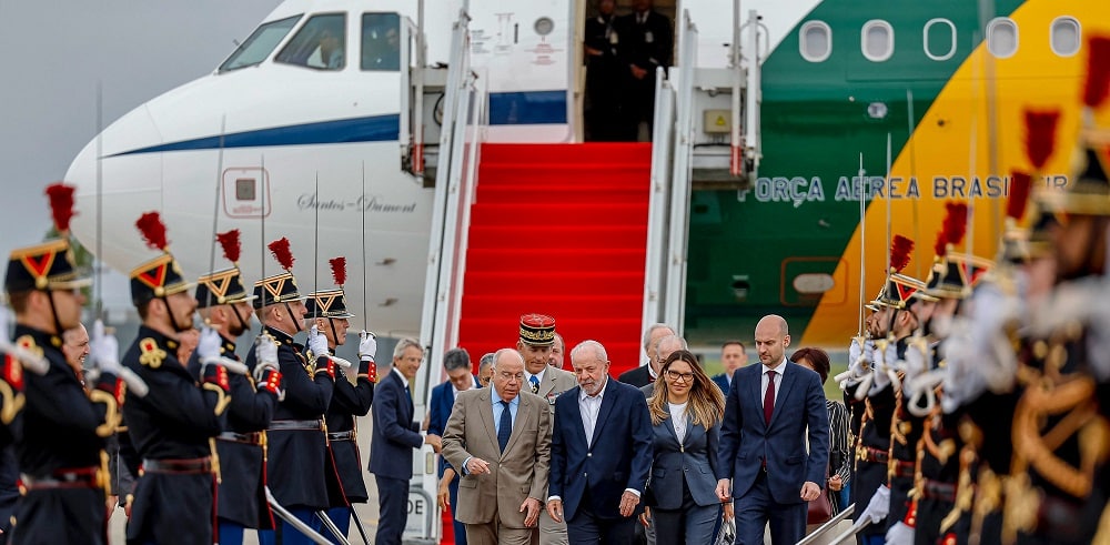 Lula Surpreende e Marca Presença na Academia Francesa em Visita Explosiva!
