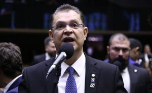 PL em Alta: Crítica Explosiva ao Governo sobre o IOF em Debate Acelerado!